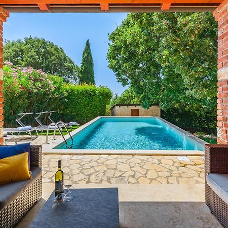 Villa Hrast Bacva Višnjan Kültér fotó